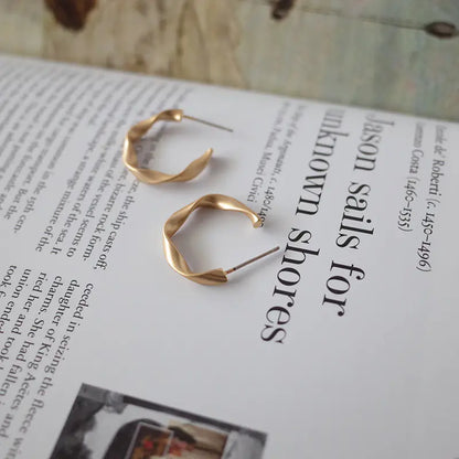 Elegant Minimalist Hoops