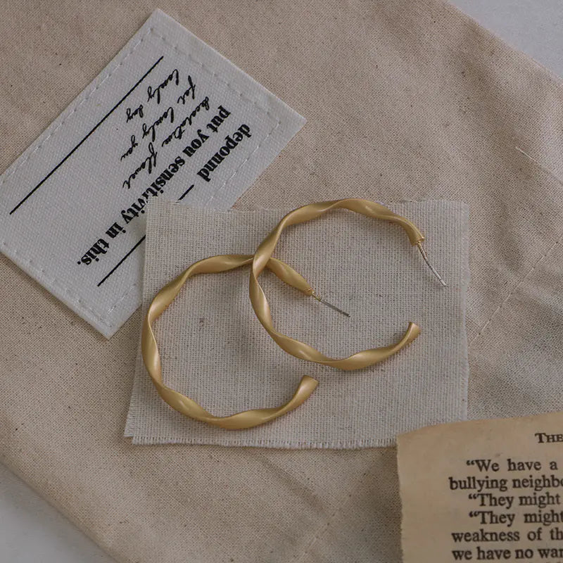 Elegant Minimalist Hoops