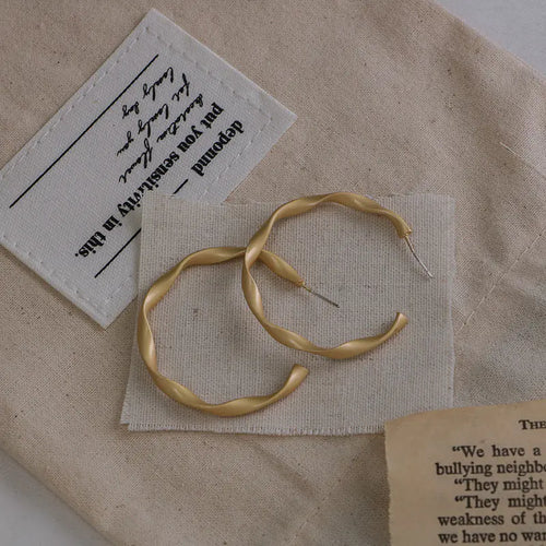 Elegant Minimalist Hoops