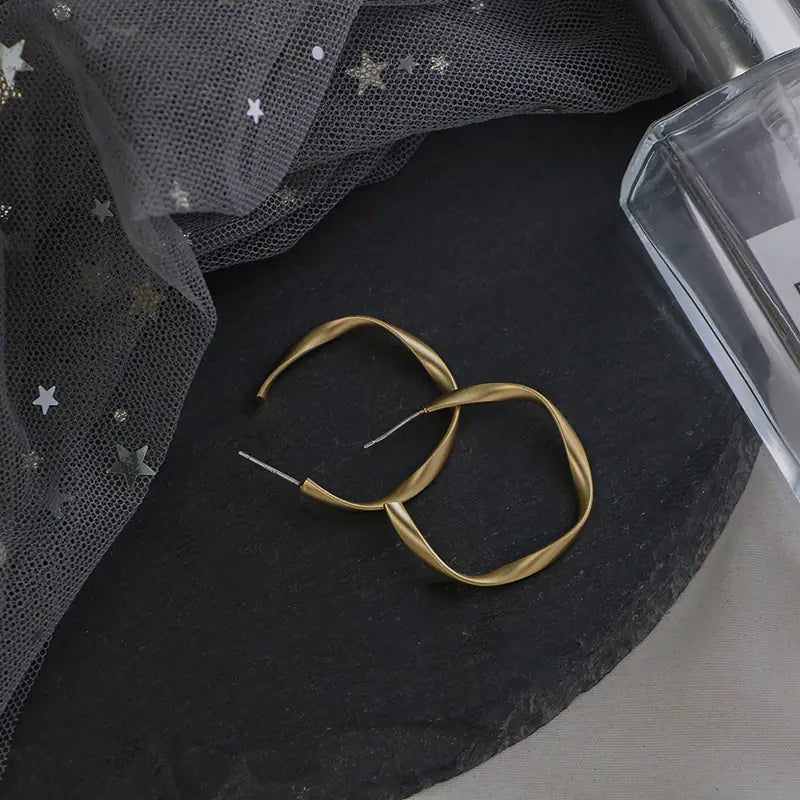 Elegant Minimalist Hoops