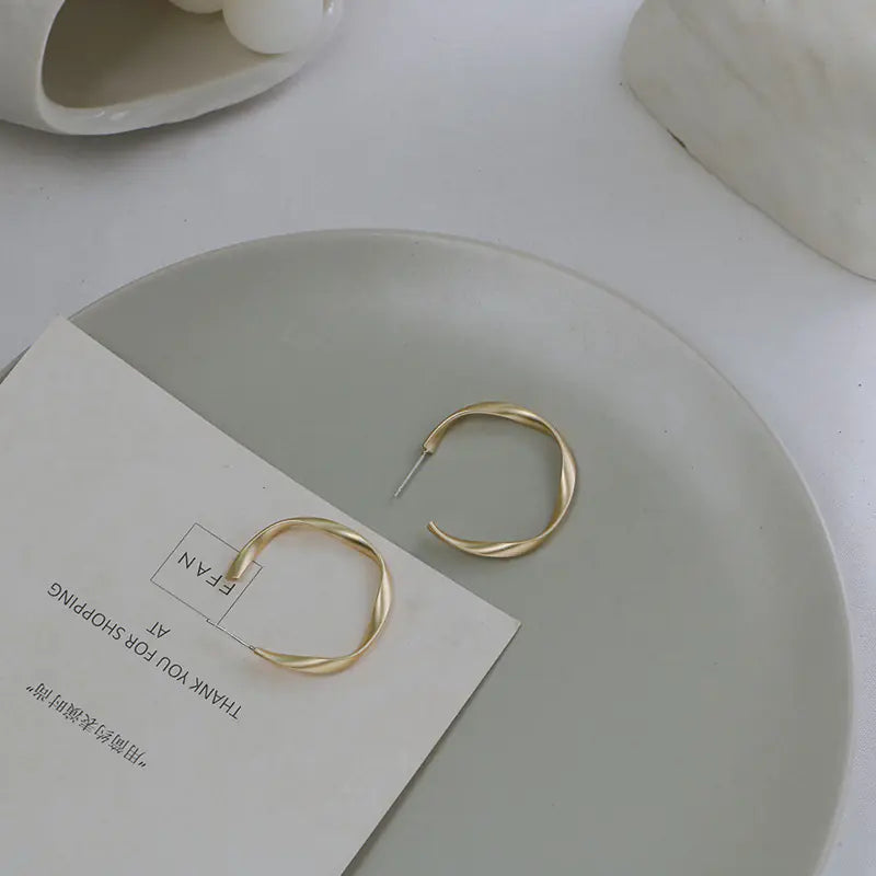 Elegant Minimalist Hoops
