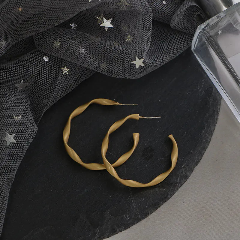 Elegant Minimalist Hoops