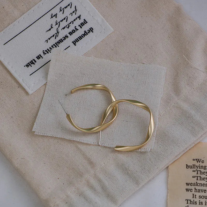 Elegant Minimalist Hoops