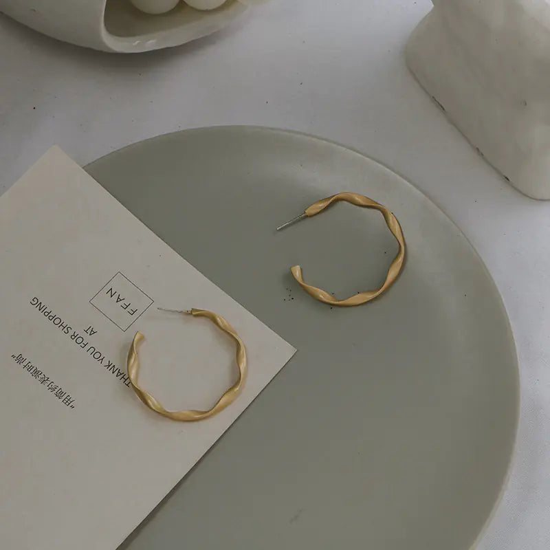 Elegant Minimalist Hoops